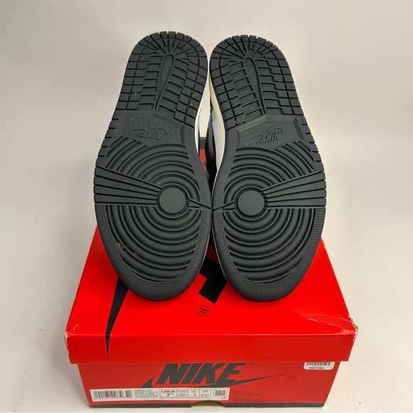 Nike Air Jordan 1 Retro High OG WMNS “Lucky Green” 2023 - Picture 7 of 8